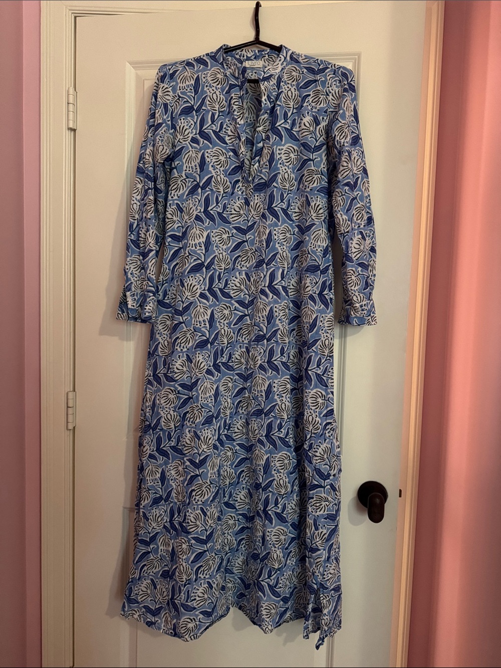 EUC Livro Maxi Caftan, Blue block print Size M
